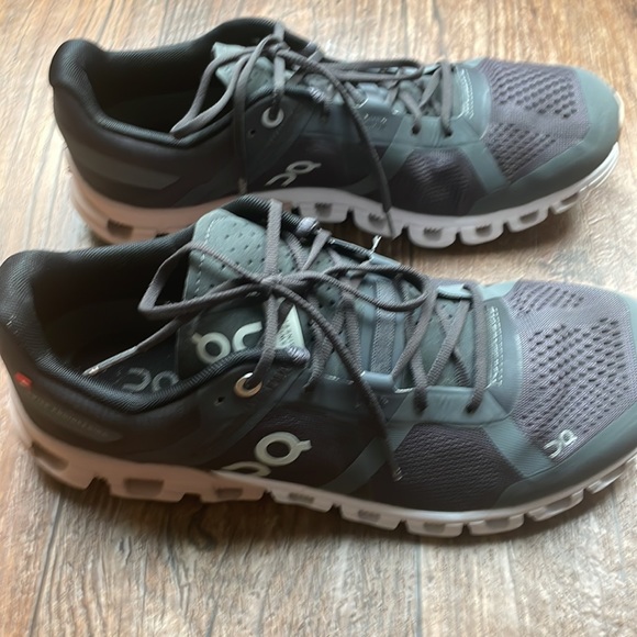 On Cloud Running Cloudflow W Size 9
Rock/Rose. Used in very good condition. - Picture 9 of 12